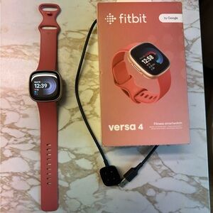 Fitbit versa 4 very gently used!